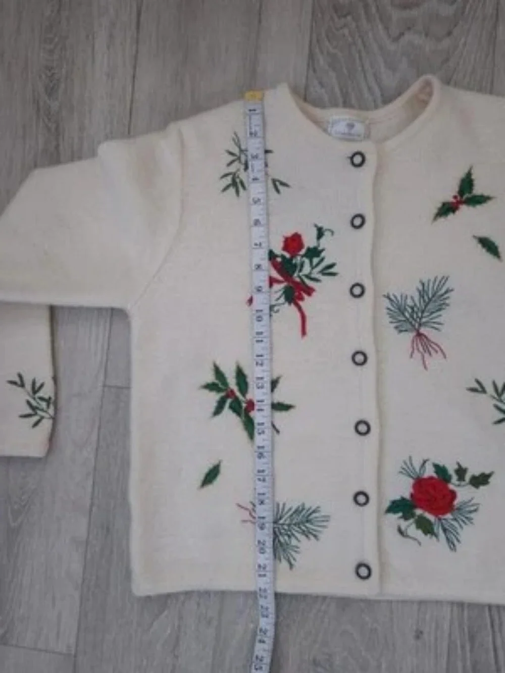 Vintage Susan Bristol 100% Wool Embroidered Holiday Cardigan Roses Holly Cream M